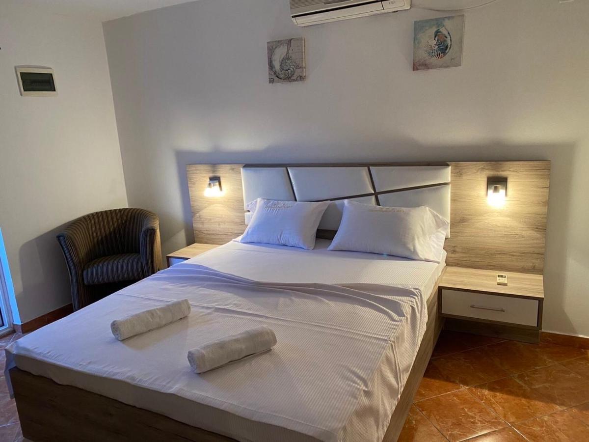 Christopher'S Apartments 울친 외부 사진
