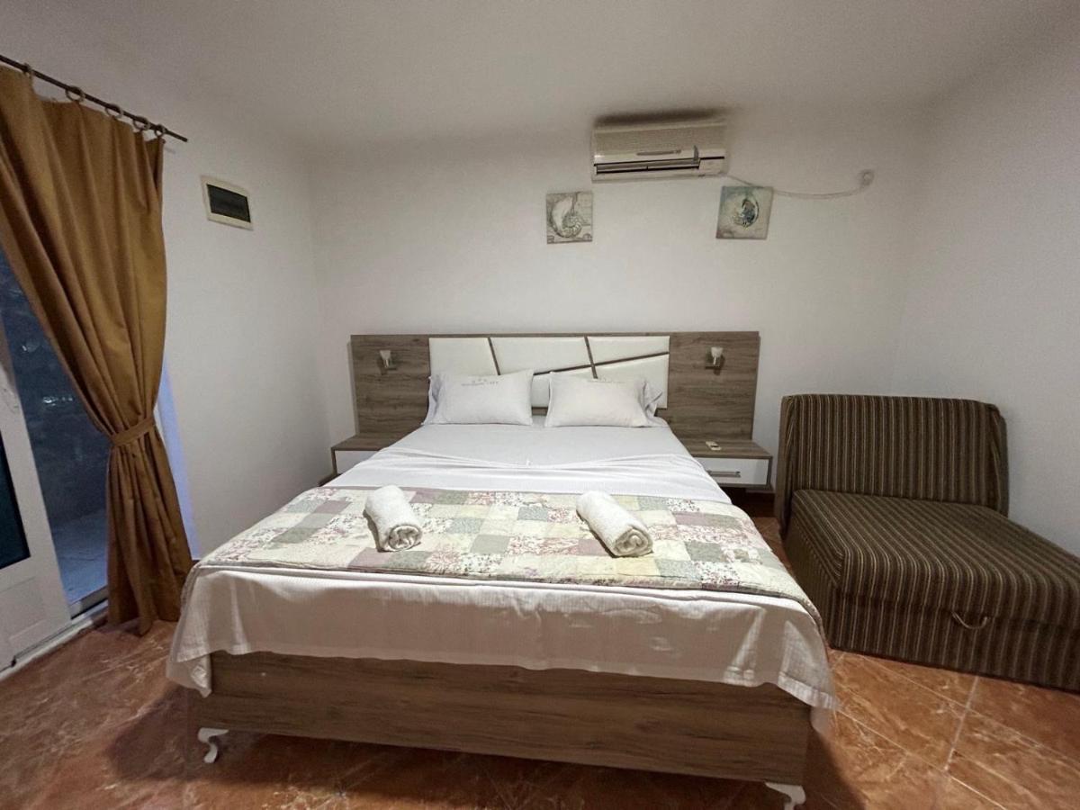Christopher'S Apartments 울친 외부 사진